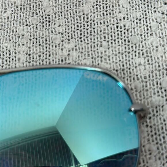 QUAY X Desi High Key Silver and Blue Mirrored Rimless Aviator Sunglasses - Picture 4 of 12